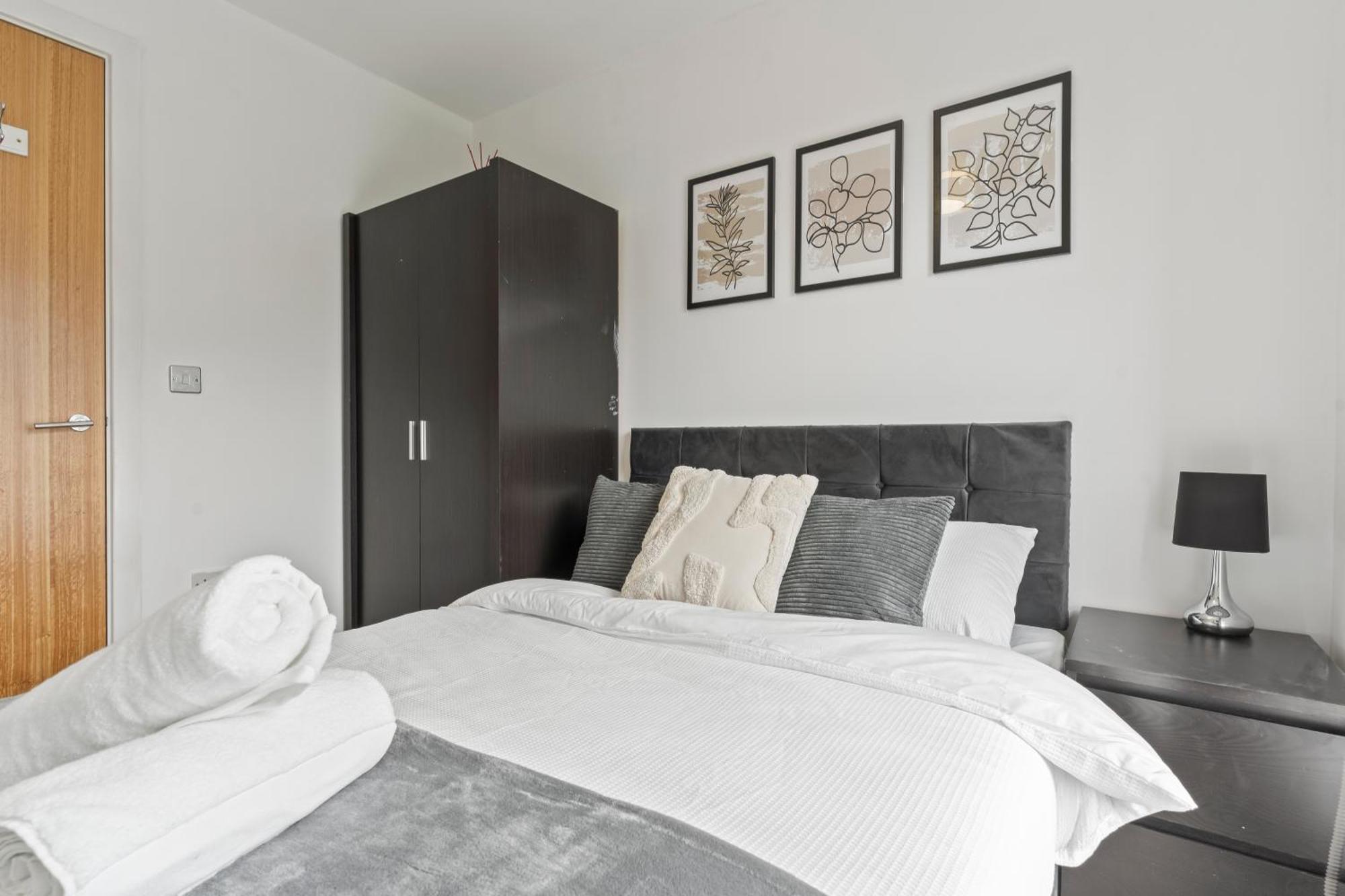3-bed House - Perfect For Leisure * Birmingham